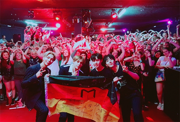 지난 6월 20일부터 7월 1일까지 폴란드 체코 노르웨이 영국 프랑스 독일 등 유럽 6개 나라에서 첫번째 투어 공연을 성공적으로 마친 아이돌 그룹 마스크(MASC). (사진=BEYOND ENT)copyright 데일리중앙