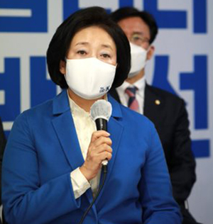 박영선 민주당 서울시장 후보는 8일 박원순 전 시장 관련 피해 여성에게 대신 사과한다고 밝혔다.copyright 데일리중앙