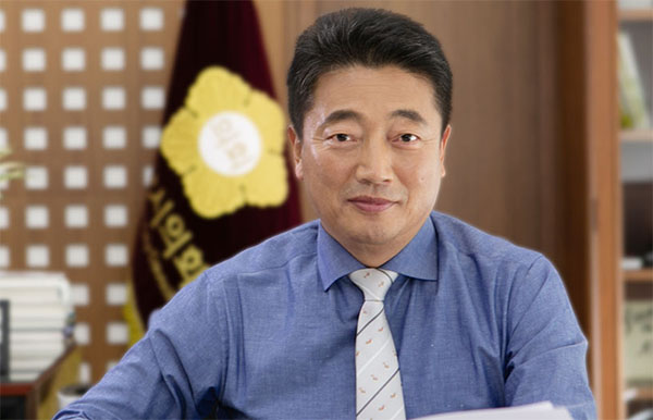 박문석(민주당) 성남시의회 전 의장이 12일 건강상의 이유로 전격 사퇴하면서 배경에 관심이 쏠리고 있다. (사진=성남시의회)copyright 데일리중앙