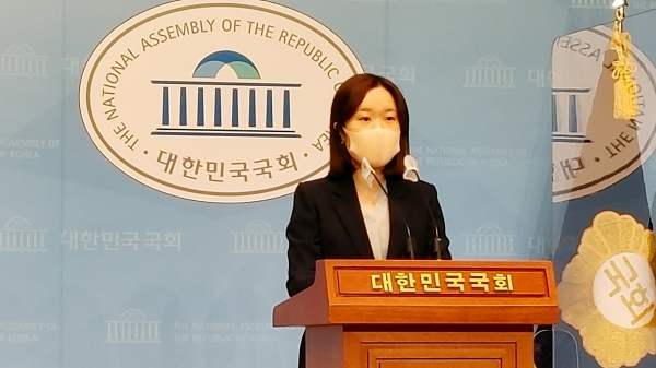 이소영 민주당 국회의원은 부채가 많고 경영실적이 낮아도 성과급을 지급하는 일부 공기업을 질타하며 "코로나19 고통 분담에 모범을 보여야 한다"고 공기업에 충고했다.copyright 데일리중앙