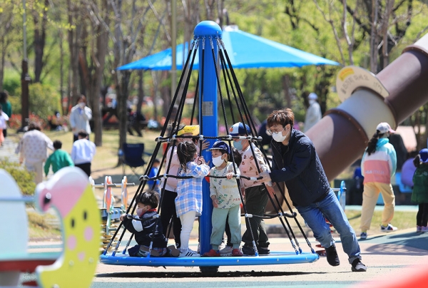 밀양의 대표 근린공원인 밀양아리랑대공원 안에는 아이들을 위한 다양한 놀이터가 있다. (사진=밀양시) copyright 데일리중앙