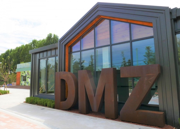 통일촌 군막사는 지난달 DMZ 평화의 길 거점센터로 준공됐다. 내부 인테리어 공사 뒤 내년부터 쉼터, 전시관 등으로 일반에 공개될 예정이다. (사진=고양시)copyright 데일리중앙