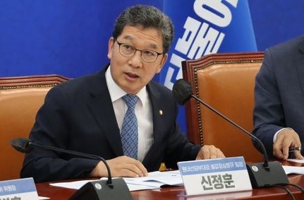 신정훈 민주당 국회의원은 3일 국제 곡물가격의 비정상적 상승으로 농민들 허리가 휜다며 농가 도산 막을 대책을 내놔야 한다고 정부에 촉구했다.copyright 데일리중앙