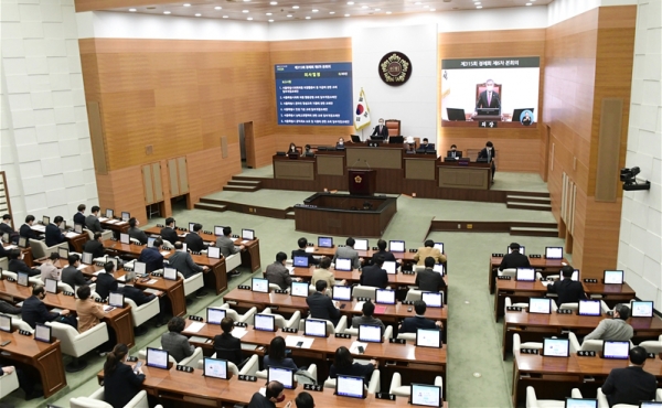 서울시의원들의 새해 소망 1호는 '시민에게 힘이 되는 조례를 만들겠다'로 조사됐다. copyright 데일리중앙