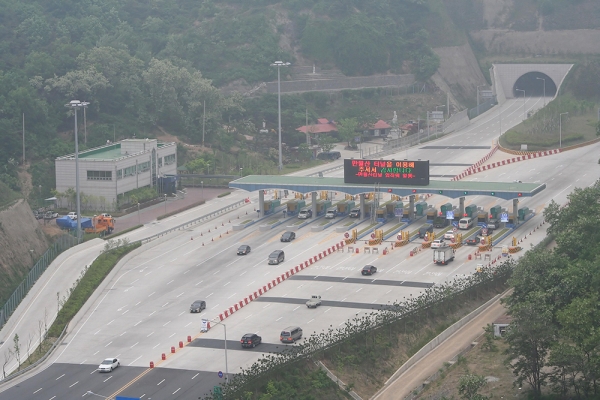 인천시는 오는 21~24일 설 연휴 동안 원적산 터널(위)과 만월산 터널(아래) 통행료를 면제한다. (사진=인천시)copyright 데일리중앙