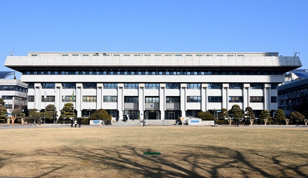 인천시가 최근 강력한 한파와 폭등하는 난방비로 생계부담의 어려움을 겪고 있는 저소득주민 11만400여 가구와 시비지원 복지시설 1838개소에 난방비 122억원을 특별지원한다.copyright 데일리중앙