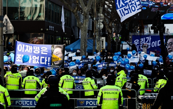 이재명 민주당 대표는 28일 오전 서울 서초구 서울중앙지방검찰청 앞에서 대장동 및 위례 사업 등 관련 입장을 발표했다. (사진=민주당, 민중의소리) copyright 데일리중앙