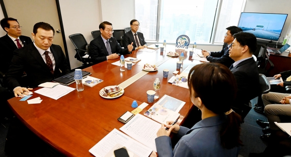 홍콩 출장길에 오른 유정복 인천시장이 2일 코트라 홍콩무역관을 방문해 첫 공식 일정을 시작했다. (사진=인천시)copyright 데일리중앙
