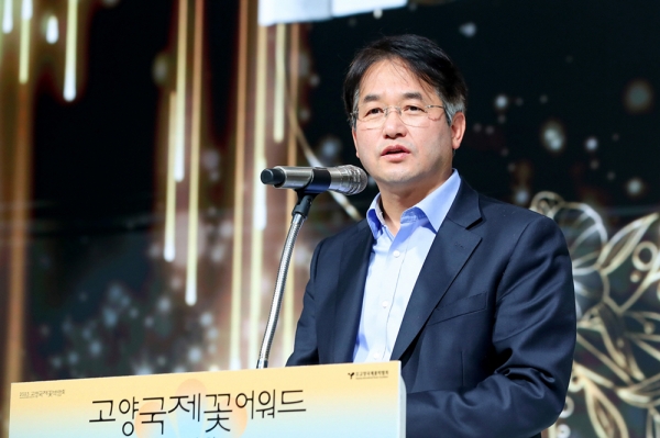 일산 호수공원 일대에서 12일간 펼쳐진 고양국제꽃박람회가 8일 '고양국제꽃어워드쇼'를 끝으로 폐막했다. 이동환 고양시장은 고양국제꽃박람회를 "축제형 꽃박람회로 도약시키겠다"고 밝혔다. (사진=고양시)copyright 데일리중앙