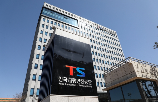 한국교통안전공단은7일 장마철 기계식주차장 안전관리 대책을 소개하고 안전한 기계식주차장 이용을 당부했다.copyright 데일리중앙