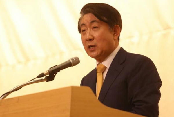 윤석열 대통령이 야당의 반발에도 불구하고 이동관 대통령실 대외협력특별보좌관을 신임 방송통신위원장에 지명했다. 민주당은 정권의 폭거이자 대국민 불통선언이라고 강력히 반발했다.copyright 데일리중앙