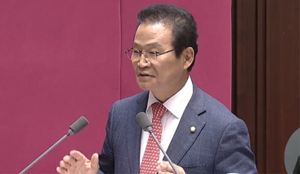 김용판 국민의힘 국회의원은 1일 국회의원이 제명되면 향후 5년간 피선거권을 제한하는 법안을 발의했다.copyright 데일리중앙