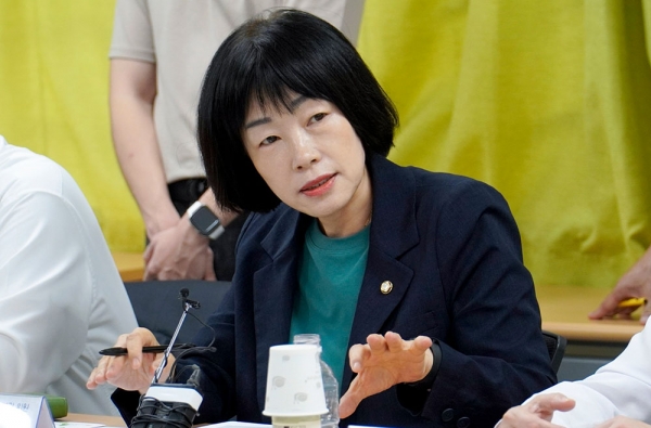 최연숙 국민의힘 국회의원은 6일 "의사의 마약류 셀프처방은 환자 진료권 침해 및 안전을 위협한다"며 마약류 셀프처방 제한이 필요하다고 말했다.copyright 데일리중앙