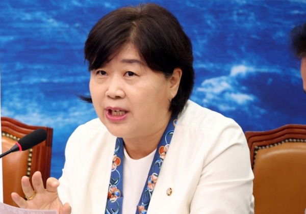 서영교 민주당 국회의원은 18일 지난해 국세청 4대 중점분야 탈세액이 2434건 4조원 규모라며 국세청에 대해 "조사역량을 집중해 강력히 대응해야 한다"고 주문했다.copyright 데일리중앙