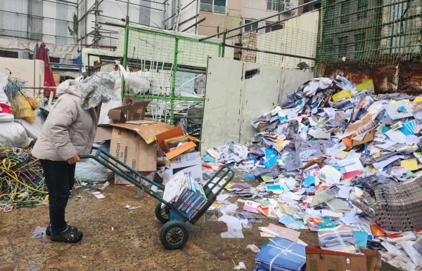 성남시가 오는 29일까지 폐지 수집 노인 전수조사를 실시해 맞춤형 지원을 추진한다. (사진=성남시)copyright 데일리중앙