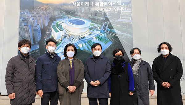박영선 민주당 서울시장 예비후보(왼쪽에서 세번째)는 지난 1월 31일 서울 창동을 방문해 창동을 앵커로 한 21분 컴팩트도시는 문화와 바이오 헬스를 컨셉으로 만들어 가겠다고 밝혔다. (사진=박영선 선거캠프) copyright 데일리중앙