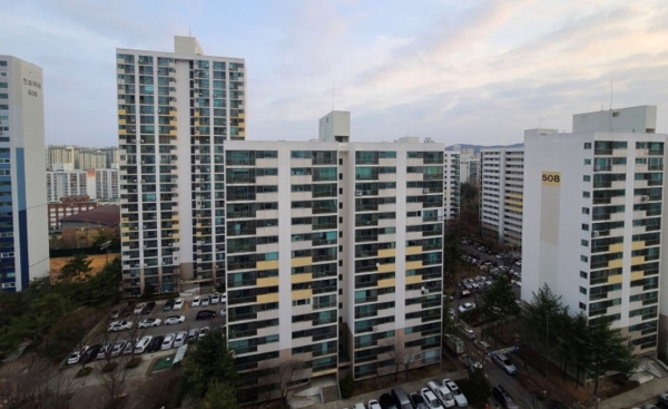 대선 직후 집값 많이 뛴 상위 10개 서울 아파트는 평균 6억9000만원 상승했으며 6곳이 강남·서초에 위치하고 있는 걸로 나타났다.copyright 데일리중앙