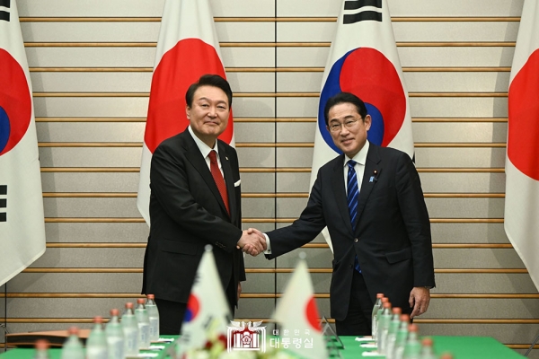 윤석열 대통령(왼쪽)과 기시다 후미오 일본 총리(오른쪽)는 3월 16일 도쿄에서 두 나라 확대 정상회담을 했다. (사진=대통령실)copyright 데일리중앙
