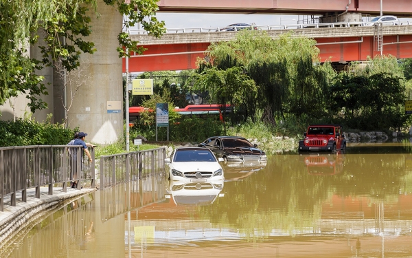 지난 2022년 115년 만에 내린 역대급 폭우로 물에 잠긴 개화육갑문 일대. 당시 차량 22대가 침수되고 운전자 2명이 고립되는 피해가 발생했다. (사진=강서구)copyright 데일리중앙